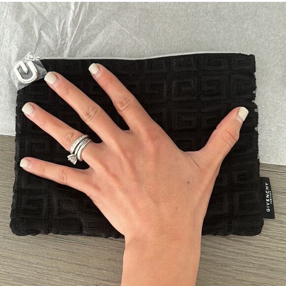 Givenchy cosmetics bag - Picture 7 of 7